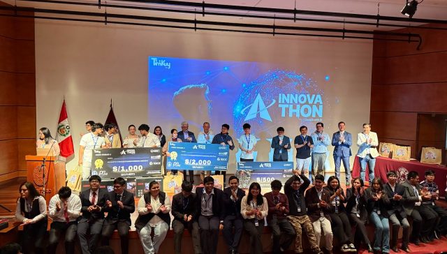 Evento de cierre del concurso de emprendimiento universitario INNOVATHON