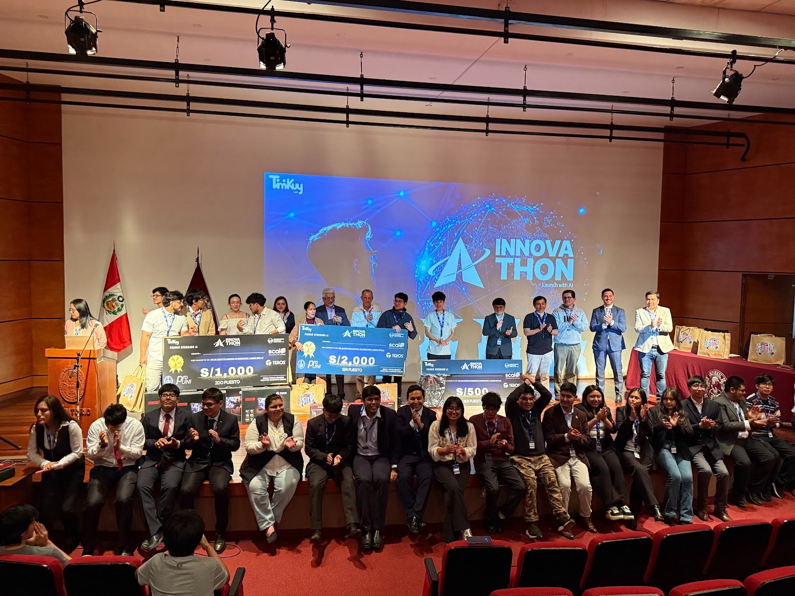 Evento de cierre del concurso de emprendimiento universitario INNOVATHON