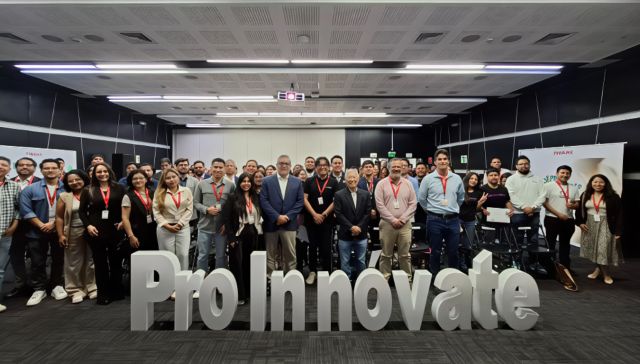 Foto grupal del evento de ProInnóvate con startups del portafolio de Scale